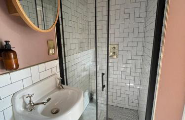 The Harborne Home opposite QE hospital & Birmingham university - Photo 16