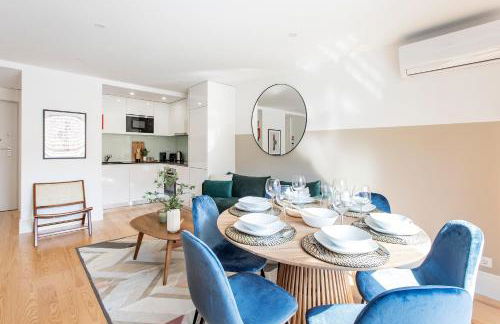 Bright 3BR Flat w/ AC in City Center by LovelyStay - Photo 38