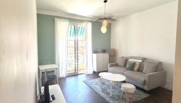Spacieux studio Happy home en dernier étage avec petit ascenseur et balcon À 5 minutes du vieux Nice et de la mer - Foto 2