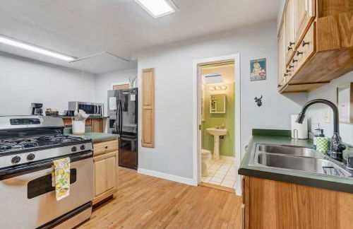 Chic chalet w/ hot tub, ping-pong, arcade bball - Foto 29