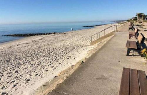 Quintessential Cape Cottage Near the Beach - Photo 34