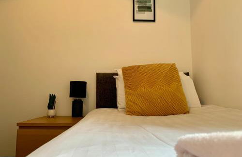 Cheerful - 3 Bed - Serviced Accommodation - In Heart of Northumberland - Sleeps 6 - Foto 6