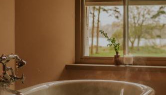 Traditional Highland lodge restored in the spirit of rural living, set in a wild landscape - NATURE ADVENTURE NURTURE - Foto 5