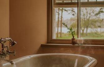 Traditional Highland lodge restored in the spirit of rural living, set in a wild landscape - NATURE ADVENTURE NURTURE - Foto 5