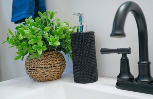 Beautiful Renovated Cozy Forest Home with Hot Tub in Crestline - Foto 42