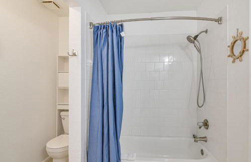 Less Than 1 Mi to Beach Galveston Condo with Fenced Patio - Foto 14