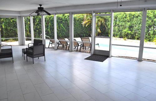 Bike to the beach, walk to restaurants, heated pool, secluded - Foto 14