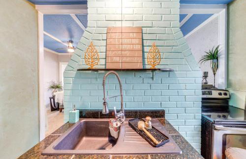 Historic Cabin with Yard 1 Mi to Lake Spavinaw! - Foto 11