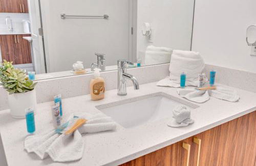 Modern Unit in Downtown Miami With Free Parking - Photo 15