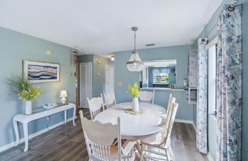 Cocoa Beach Vacation Rental - Walk to Pier! - Foto 8