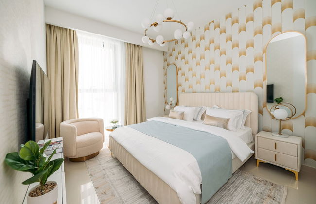 New! Luxurious Stay Dubai Creek Balcony & View - Photo 4