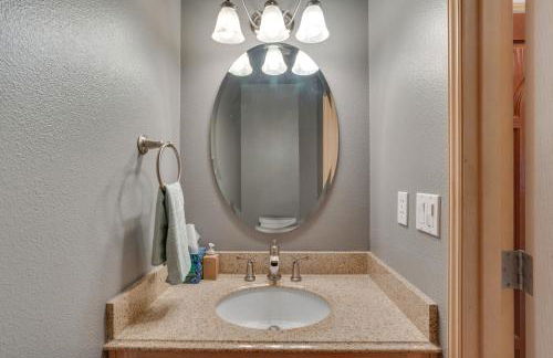 Pet and Family Friendly Bonney Lake Home Game Room - Foto 17