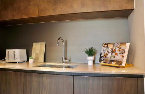 Luxury 2 Bed Apartment Vauxhall, Balcony, Sleeps 6, Central London - Open for Business stays, Long Stays, Families Relocating - Foto 36