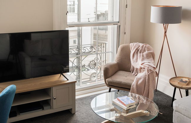 Stunning 2 Bed in Centre of Cheltenham - Photo 23