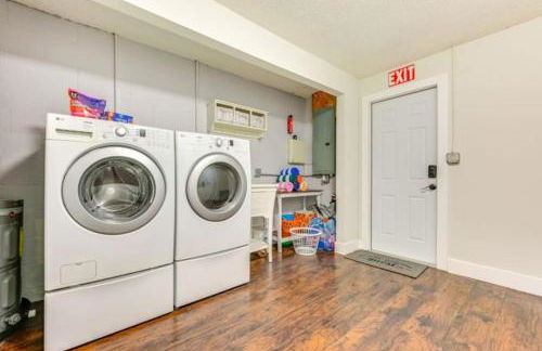 Luxe Family Friendly Retreat w Heated Pool Oasis - Foto 39