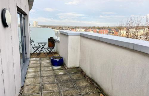 Families, Contractors, BIG bedrooms and Secure parking - Foto 21