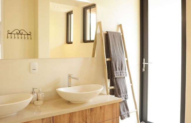 Villa Appelblaar Luxury 4 Bedroom Villa Home in the South African Bush - Photo 13