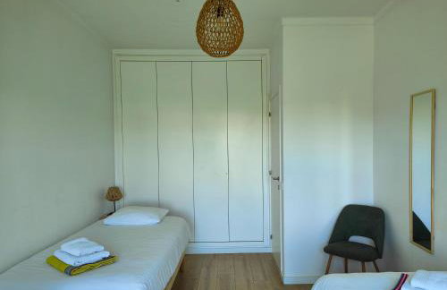 Vivenda Geminada com piscina a 10 minutos a pé da praia, by QoZzy - Foto 22