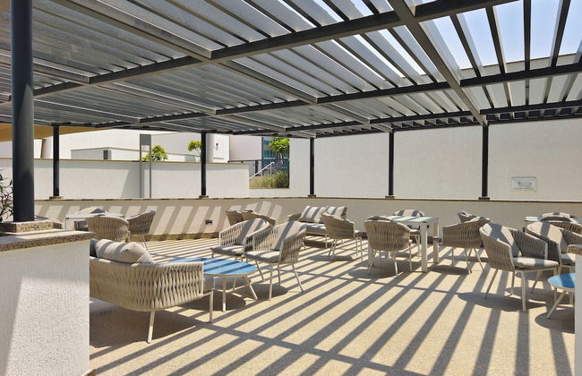 Beautiful Cityscape Views From This Urban Retreat - Foto 42