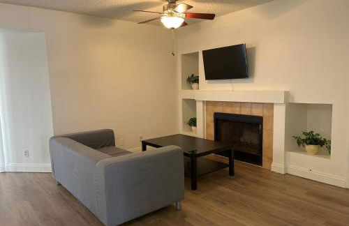 Extended Stay 3 or 4 Beds Cozy Smart Home Living - Photo 27