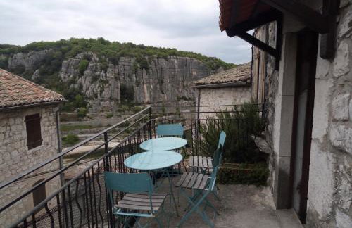 maison pierre et voûte au cœur du village - Photo 3