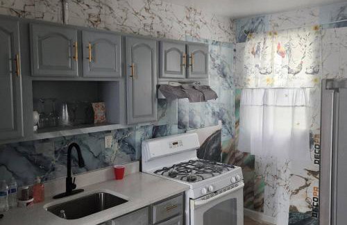 Massive 5 bedroom Close to NYC - Photo 5