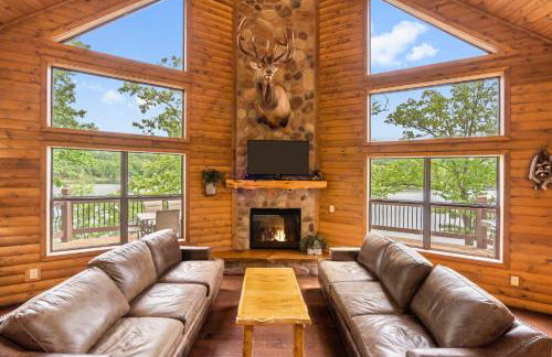 Luxury Lakefront Chalet Resort 2 Pools FREE Amenities Dock MiniGolf Waterslide - Foto 57