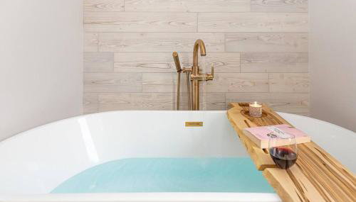 Peaceful 2-bedroom townhome retreat w/wooded view - Foto 2