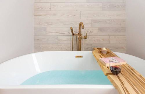 Peaceful 2-bedroom townhome retreat w/wooded view - Foto 2