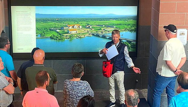 Discover the Heart of Frankfurt - City Tour in German - Photo 5, Emperor Palatinate Franconofurd