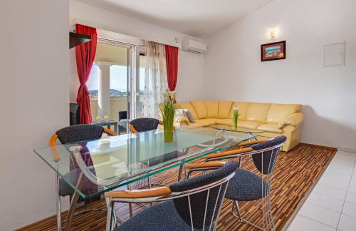 Apartman Strmota s bazenom i jakuzijem - Foto 34