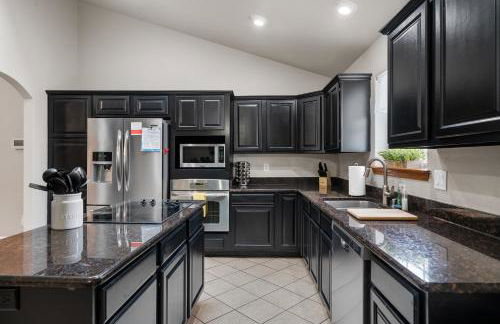 Pool, Hot Tub, Game Room & Sleeps 18! By StayLage - Foto 8