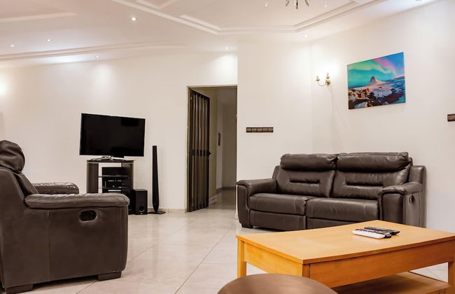 Lome City Apartment - 3 Bedrooms - Photo 9