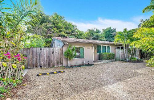 Heated pool, parking, 5 min walk to food and fun! - Foto 8