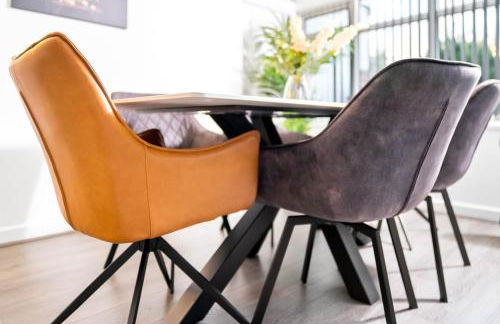 Marcot House Modern 5 bedroom house Solihull 10 mins drive from bhx & nec private off road parking - Foto 68