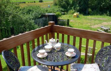 Rustic Retreat Guest Lodge - Photo 5