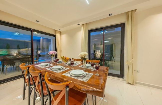 Luxury 4-bed Villa With Private Pool and Jacuzzi - Photo 42