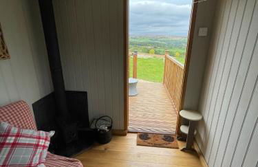 Oakley View Shepherds Hut with hot tub - Photo 19