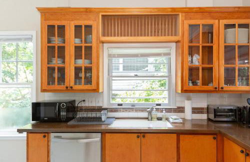 Spacious 2BR in Grand Old Home, Downtown Durham - Photo 38