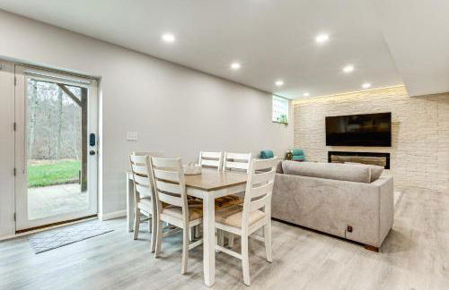 Renovated Logan Home with Pond and Fire Pit - Foto 13