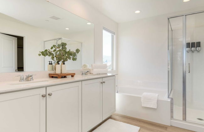 Desert Eden by Avantstay 6BR w/ Ensuite Backyard Oasis w/ Pool & Hot Tub! - Foto 16