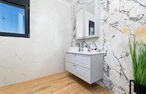 Luxury Villa Laura with Jacuzzi in Malinska - Foto 53