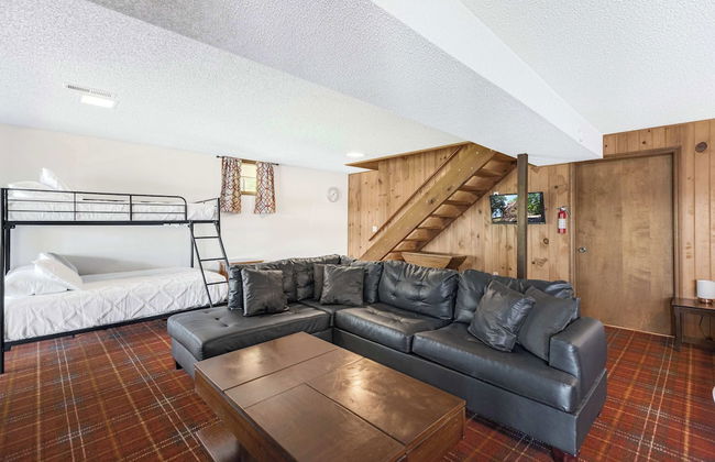 Boondock Bliss - Lakefront, Private Dock Sleeps 15! - Photo 25