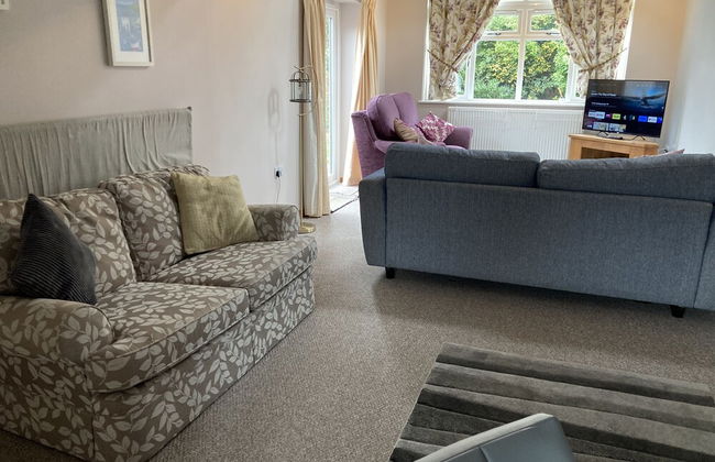 Spacious Detached Bungalow With Ample Parking - Foto 42