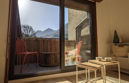 Centre Village - 50m2 Rénové Vue montagne avec Balcon plein Sud - Foto 1