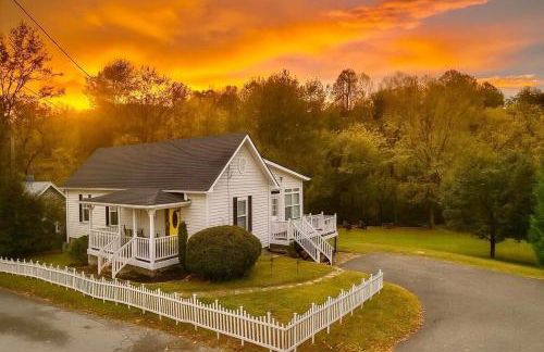 Wizard House + Hot Tub, Private Creek, Large Yard - Foto 53