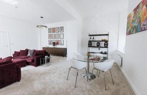 Grade II Mill Townhouse in Leeds with Free Parking which Sleeps 6 - Photo 17