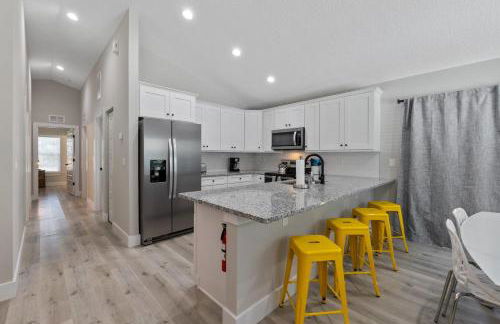 SunRay Cottage - Minutes to Downtown & Beaches - Foto 7