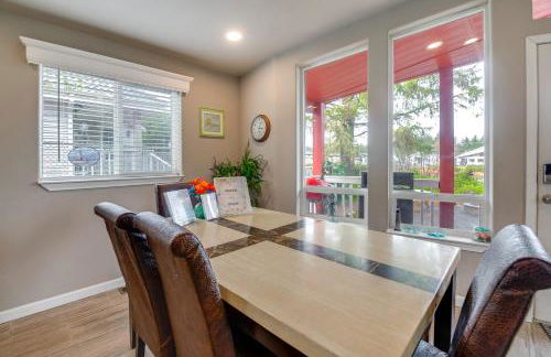 Ocean Shores Retreat with Porch and Canal Views! - Foto 7