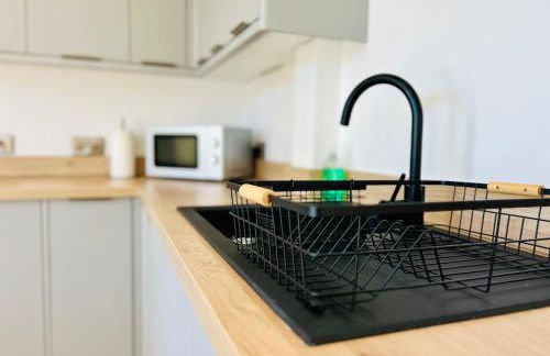 Stylish 3 Bed Apt Sea Views Near the Beach 2B - Foto 77